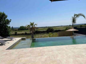 Villa piscine à débordement